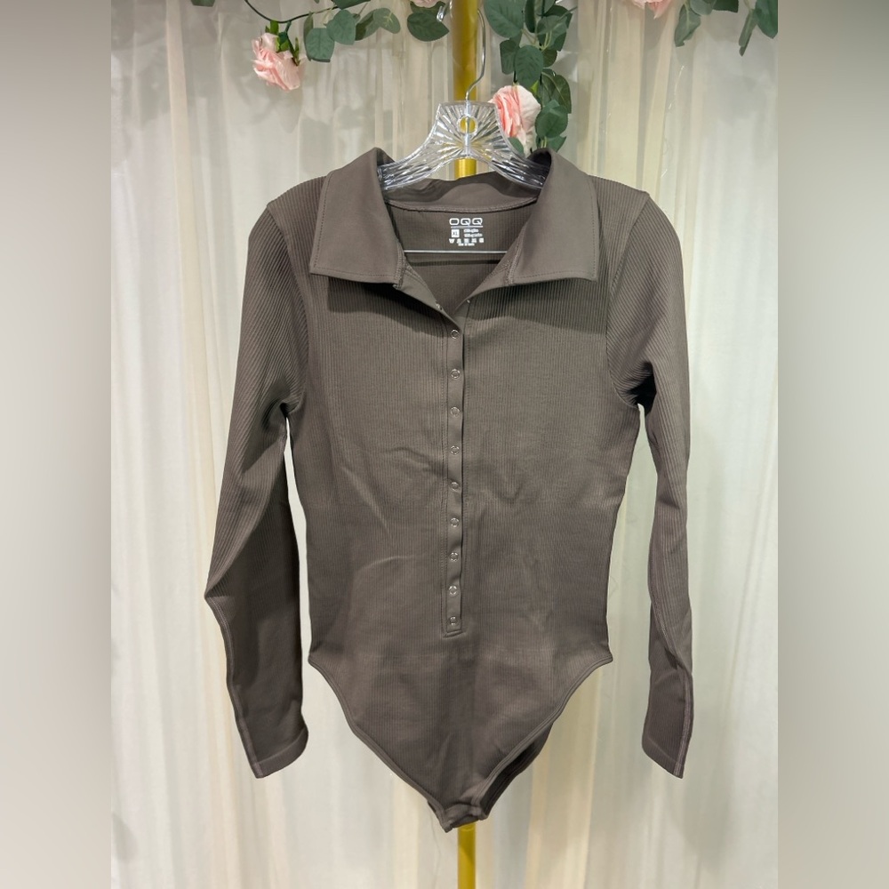 OQQ Ribbed Long Sleeve Bodysuit XL Brown Snap Front Collared Stretch Top